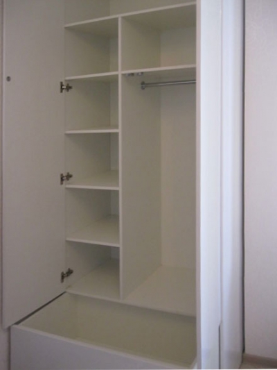 Шкафы для одежды с ящиками